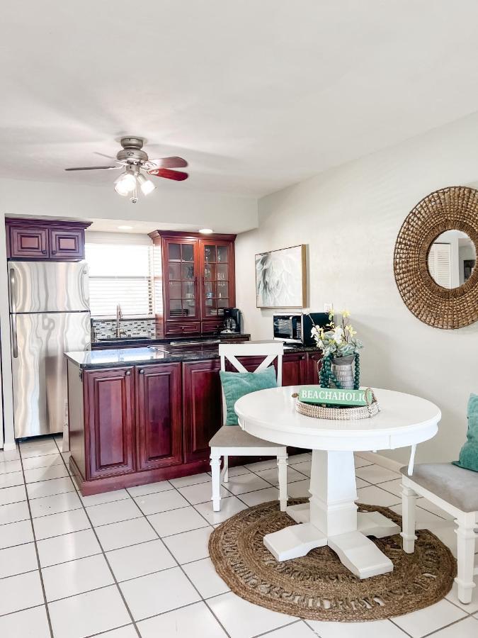 Knot A Care Remodeled Direct Water Access Condo With Ocean And Pool Views Now Sleeps Six Marco Island Exterior foto