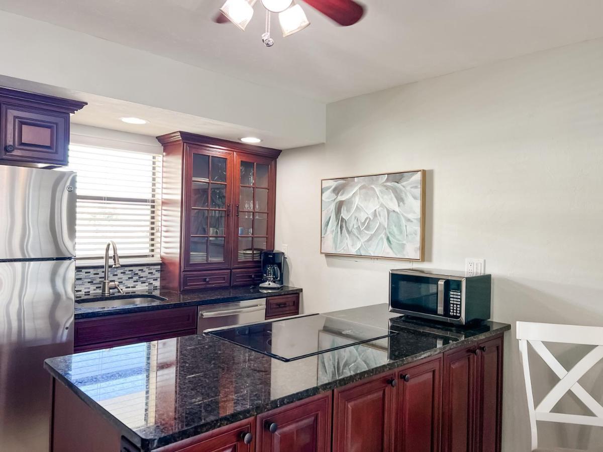 Knot A Care Remodeled Direct Water Access Condo With Ocean And Pool Views Now Sleeps Six Marco Island Exterior foto