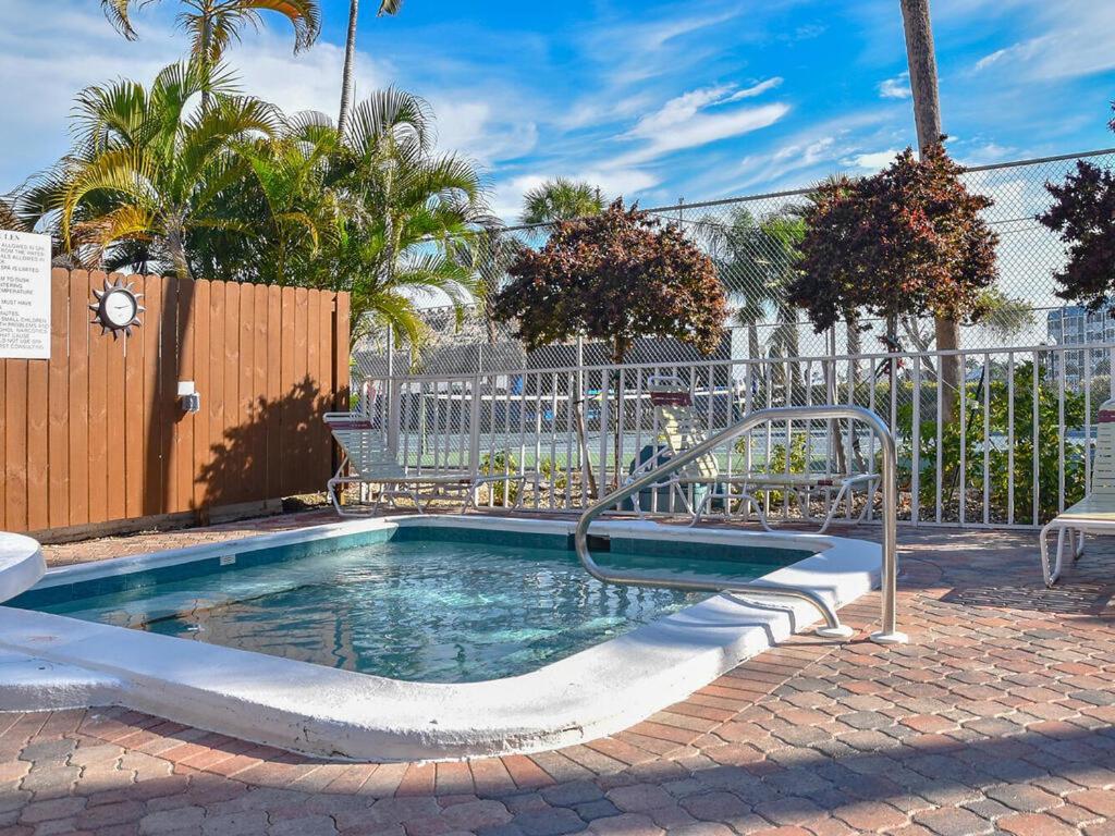 Knot A Care Remodeled Direct Water Access Condo With Ocean And Pool Views Now Sleeps Six Marco Island Exterior foto